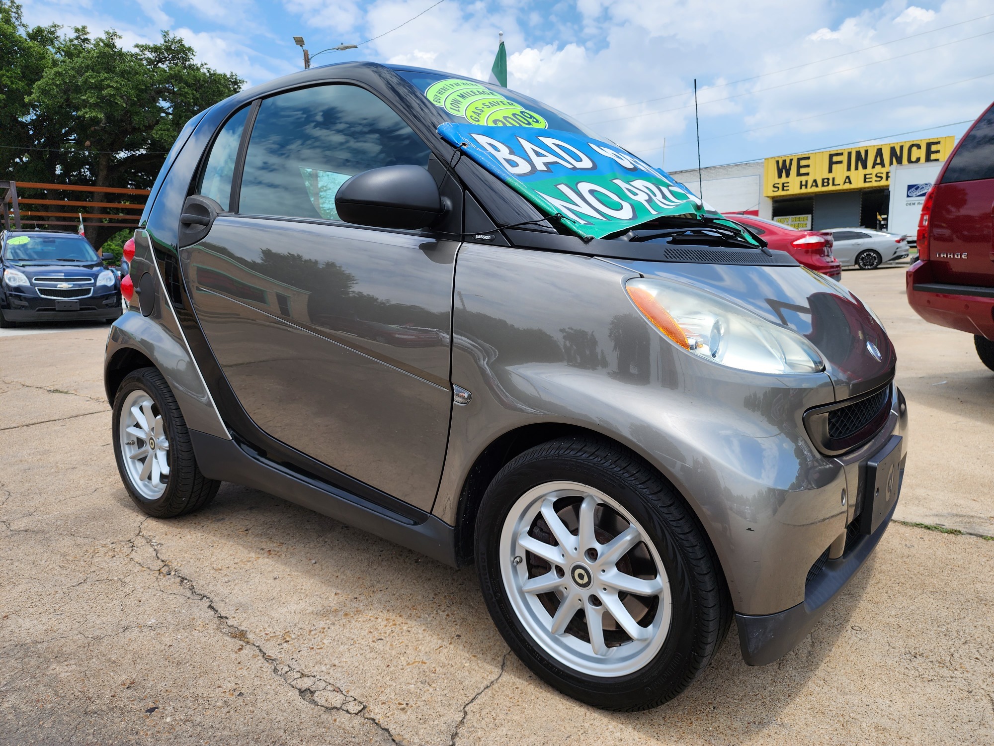 2009 GRAY /BLACK smart Fortwo PASSION (WMEEJ31X49K) , AUTO transmission, located at 2660 S.Garland Avenue, Garland, TX, 75041, (469) 298-3118, 32.885551, -96.655602 - Welcome to DallasAutos4Less, one of the Premier BUY HERE PAY HERE Dealers in the North Dallas Area. We specialize in financing to people with NO CREDIT or BAD CREDIT. We need proof of income, proof of residence, and a ID. Come buy your new car from us today!! This is a Very clean 2009 SMART FORTW - Photo #1